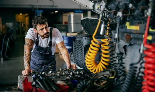 Wybór odpowiedniego serwisu dla ładowarek Manitou – co warto wiedzieć?