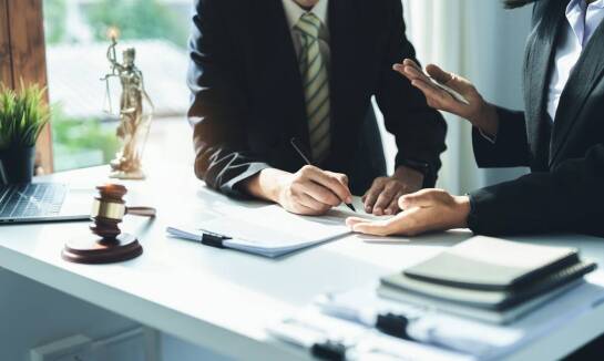 Mediacje sądowe – jak adwokat może pomóc w ich przeprowadzeniu?