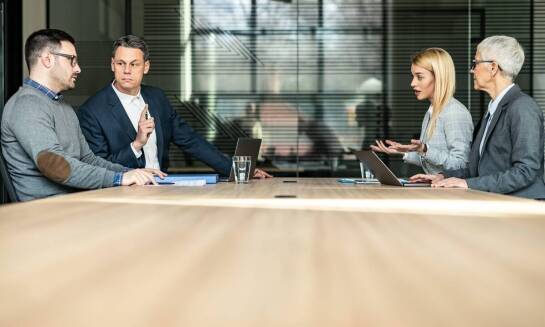 Kiedy warto skorzystać z mediacji zamiast postępowania sądowego w sprawach rodzinnych?