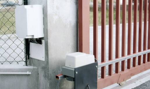 Wpływ warunków atmosferycznych na wybór napędów do bram garażowych