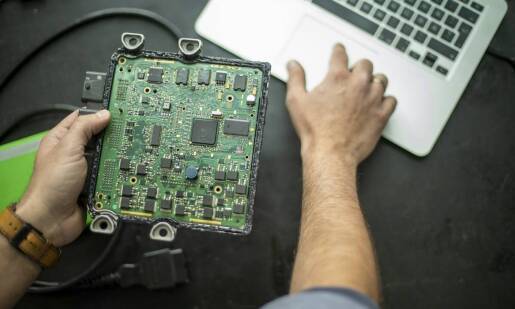Jak dbać o elektronikę w samochodach Peugeot po serwisie?