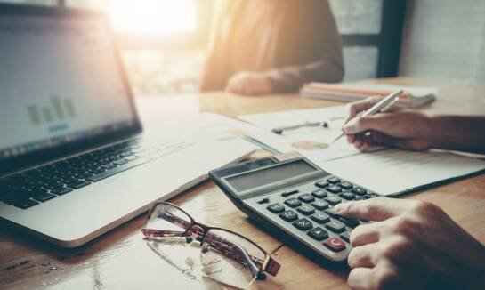 Ryczałt ewidencjonowany czy podatek liniowy - co wybrać z pomocą doradcy?