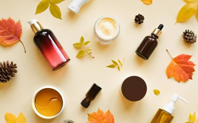 Pielęgnacja włosów zniszczonych: jakie kosmetyki mogą pomóc w regeneracji?