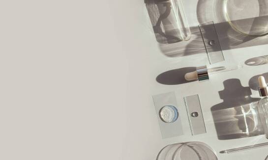 Kwas hialuronowy w zabiegach na twarz – jakie efekty można osiągnąć?