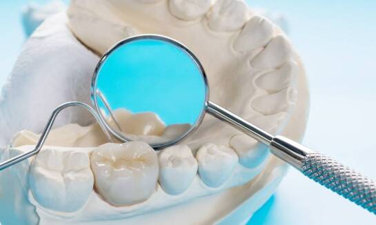 Leczenie próchnicy: kiedy warto skonsultować się z chirurgiem stomatologiem?