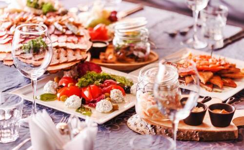 Dlaczego warto zamówić catering na wesele?