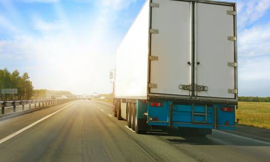 Wynajem przyczep podłodziowych – co warto wiedzieć przed sezonem letnim?