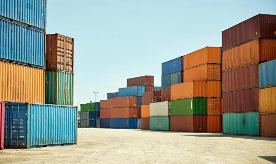 Jakie są zalety korzystania z profesjonalnych usług międzynarodowego transportu drogowego?