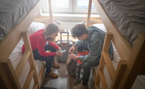 Jakie są zalety noclegu w hostelu w sercu stolicy?