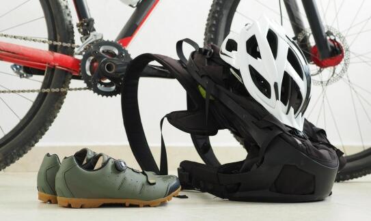 Najnowsze trendy w odzieży rowerowej damskiej na sezon letni