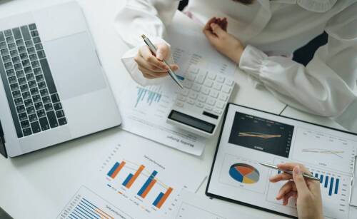 Jakie usługi oferuje doradca podatkowy dla właścicieli małych firm?