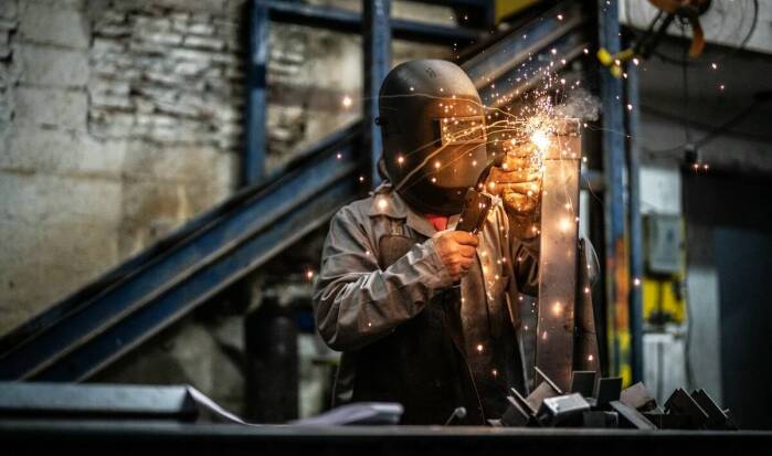 Spawanie i obróbka stali w branży kolejowej