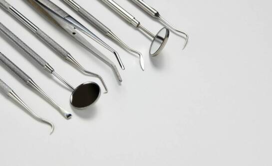 Jak dbać o higienę jamy ustnej podczas noszenia aparatu ortodontycznego?