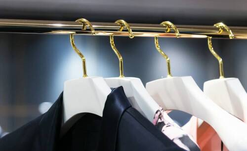 Płaszcze ciążowe zimowe – jakie modele wybrać na mroźne dni?