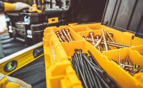 Praktyczne porady dotyczące montażu ogrodzeń przenośnych: na co zwrócić uwagę?