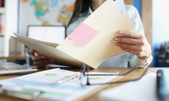 Jakie usługi obejmuje kompleksowa obsługa kadrowa dla przedsiębiorstw w Krakowie?