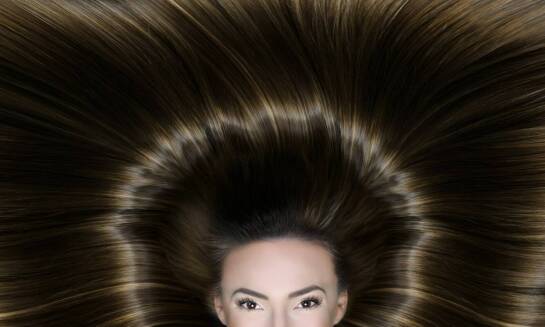 Naturalna szatynka – inspiracje i pomysły na stylizację włosów!