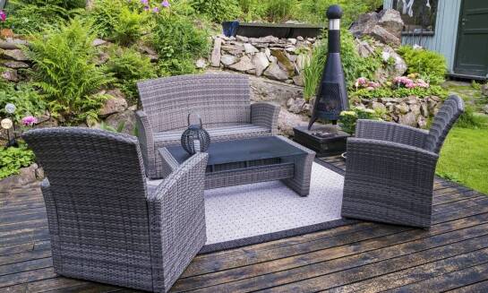 Zestawy wypoczynkowe z technorattanu – jak stworzyć idealną przestrzeń do relaksu w ogrodzie?