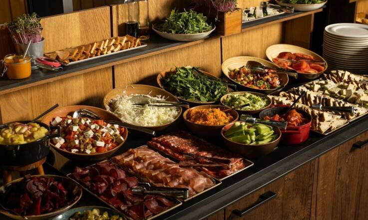 Jakie są zalety rezerwacji całego lokalu na większe imprezy?