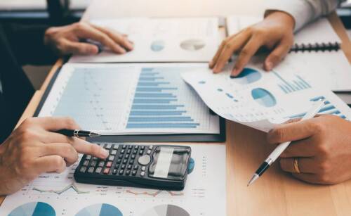 Jakie są różnice między kredytem hipotecznym a innymi formami finansowania nieruchomości?