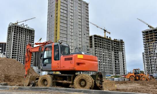 Pompy do betonu – dlaczego warto je wynająć na budowie?