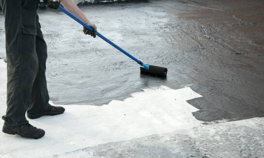 Preparaty hydroizolacyjne – dlaczego są niezbędne w budownictwie?