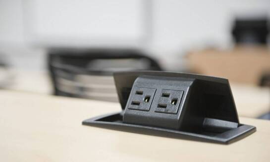 Jakie są różnice między listwami zasilającymi dla domów a przemysłu?