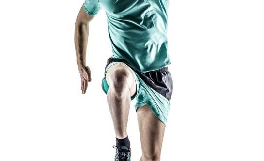Jakie fasony odzieży sportowej męskiej sprawdzą się w różnych dyscyplinach?