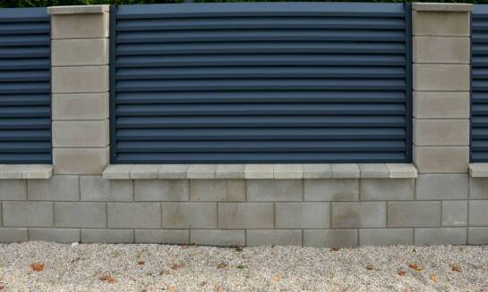 Ogrodzenia aluminiowe – idealne rozwiązanie dla nowoczesnych budynków