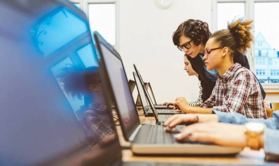 Dlaczego warto śledzić aktualności dotyczące zagrożeń w sieci?