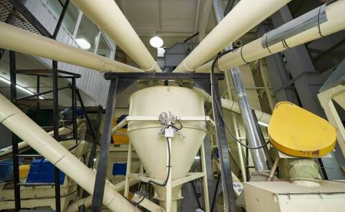 Jakie są korzyści z zastosowania nowoczesnych wentylatorów do odciągu w produkcji biomasowych?