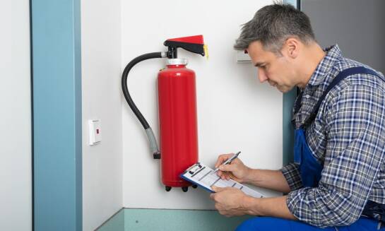 Jakie są wymogi dotyczące legalizacji gaśnic w firmach?