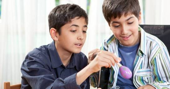 Zajęcia umuzykalniające dla najmłodszych – jak wpływają na ich rozwój?