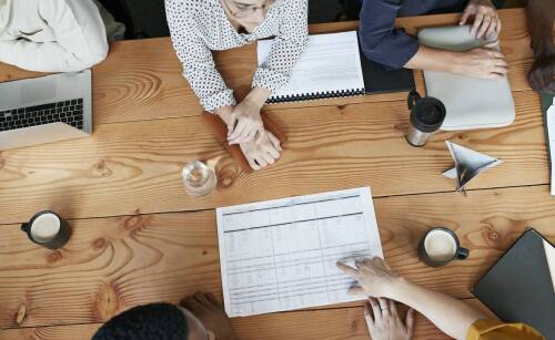 Jakie są korzyści z regularnych audytów finansowych dla przedsiębiorstw?