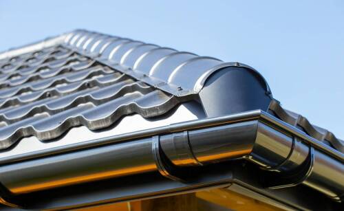 Wybór odpowiednich rynien PVC dla różnych rodzajów dachów