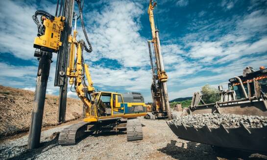 Kluczowe elementy wpływające na ostateczną cenę przecisku w budownictwie