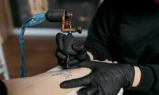 Makijaż permanentny a alergie – co musisz wiedzieć przed zabiegiem?