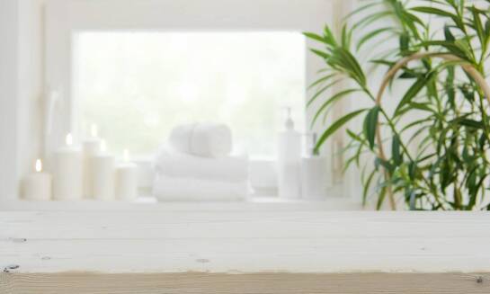 Jakie są zalety stosowania kwasu hialuronowego w zabiegach odmładzających na twarz?