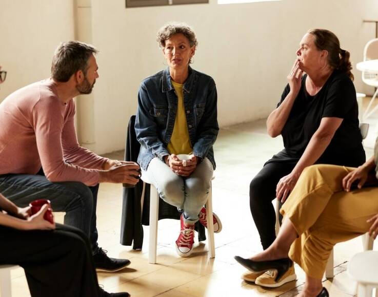 Jak terapia grupowa wpływa na rozwój umiejętności społecznych u młodzieży?