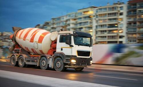 Wynajem agregatu do gipsowania – kiedy to się opłaca?