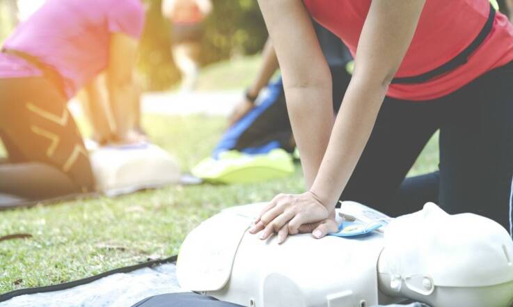 Jakie umiejętności praktyczne rozwijają kursy motorowodne w Gdyni?