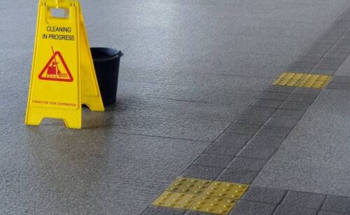 Dlaczego warto zainwestować w antypoślizgowe wykładziny PCV?