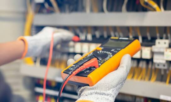 Szybka pomoc w awariach elektrycznych - jak działa pogotowie elektryczne?