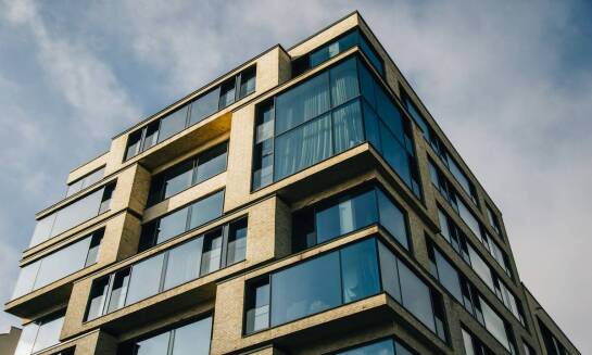 Jakie są korzyści z zastosowania innowacyjnych materiałów elewacyjnych?