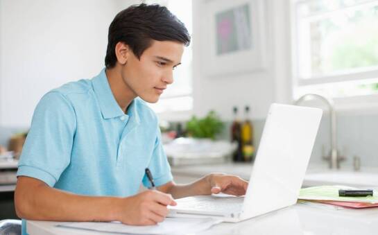 Jak wybrać odpowiednie korepetycje z chemii online dla maturzysty?