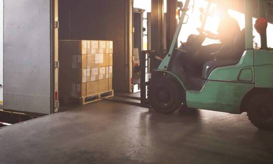 Dlaczego warto powierzyć rejestrację wózków widłowych profesjonalistom?