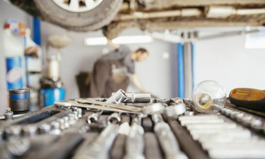 Wynajem długoterminowy a regularny serwis pojazdów – co oferujemy?