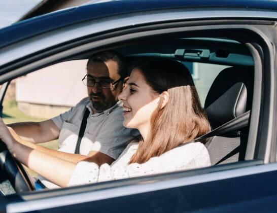 Jakie są najważniejsze zasady bezpieczeństwa omawiane w Ośrodku nauki jazdy Kędzierzyn-Koźle?