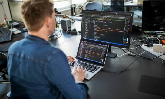 Dlaczego warto wybrać specjalizację Technik Informatyk w Technikum Warszawa?