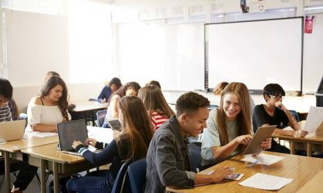 Dlaczego warto wybrać prywatne technikum w Warszawie dla edukacji biznesowej?